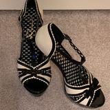Jessica Simpson Shoes | J Simpson Pumps | Color: Black/Cream | Size: 8