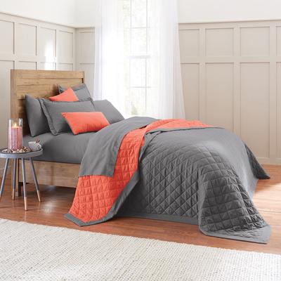 BH Studio Reversible Quilted Bedspread by BH Studio in Dark Gray Coral (Size QUEEN)
