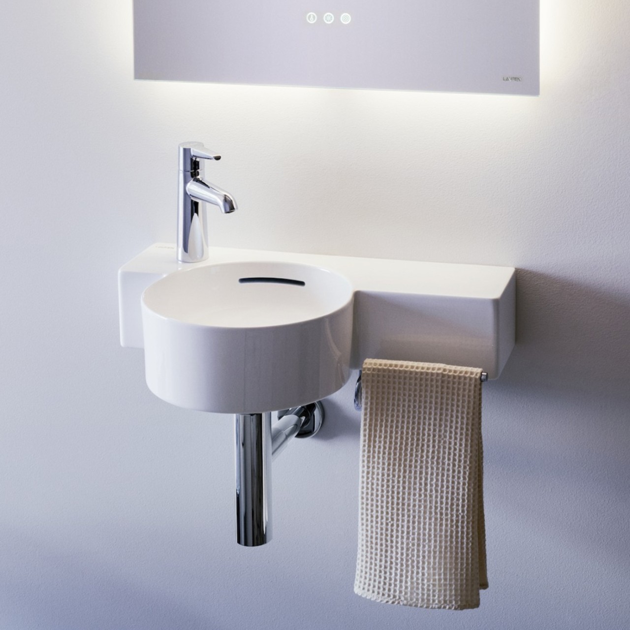 LAUFEN Handwaschbecken VAL, 1 Hahnloch links, mit Überlauf 550x315 Ablage rechts weiß matt, H815283 H8152837571051 Image