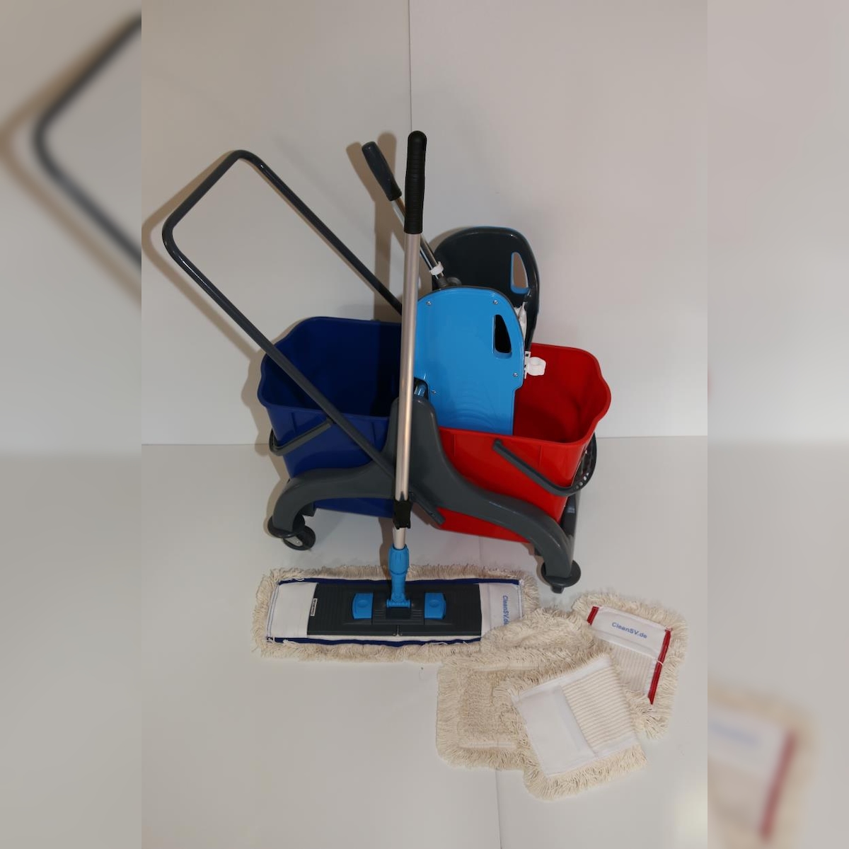 CleanSV Wischset 50 cm - hochwertiger Kunststoff Doppelfahrwagen / Reinigungswagen, 3 Baumwolmops, 1 Profi Klapphalter und ein Telskopstiehl Image
