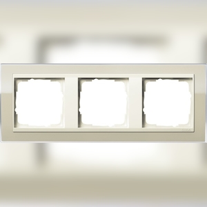 Gira Abdeckrahmen 3fach 0213771 Image