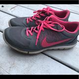 Nike Shoes | Gray With Pink Nike Shoes | Color: Gray/Pink | Size: 8.5