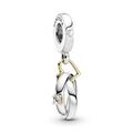 PANDORA Zweifarbige Hochzeitsringe Charm-Anhänger mit Sterling-Silber und 14 Karat Gold und Cubic Zirkonia Steinen Moments Collection