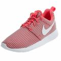 NIKE 599729-615 : Kids Rosherun (GS) Running Shoe (7 M US Big Kid)