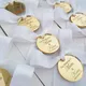 Confettis personnalisés avec étiquette ronde gravée décoration pour Center de Table de mariage nom