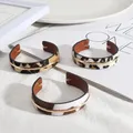 Bracelets de manchette léopard en cuir PU pour femmes bande métallique courbe art déco réglable