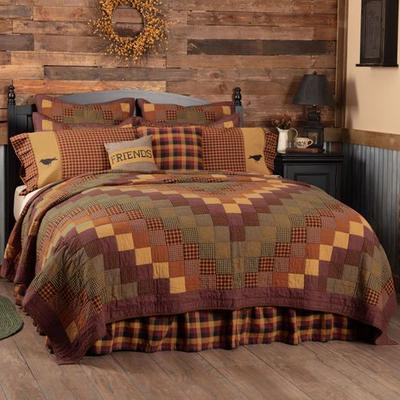 Heritage Farms Patchwork Quilt Multi Warm, King, Multi Warm