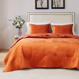 Riviera Velvet Quilt And Pillow Sham Set by Greenland Home Fashions in Spice (Size 2PC TWIN/XL)