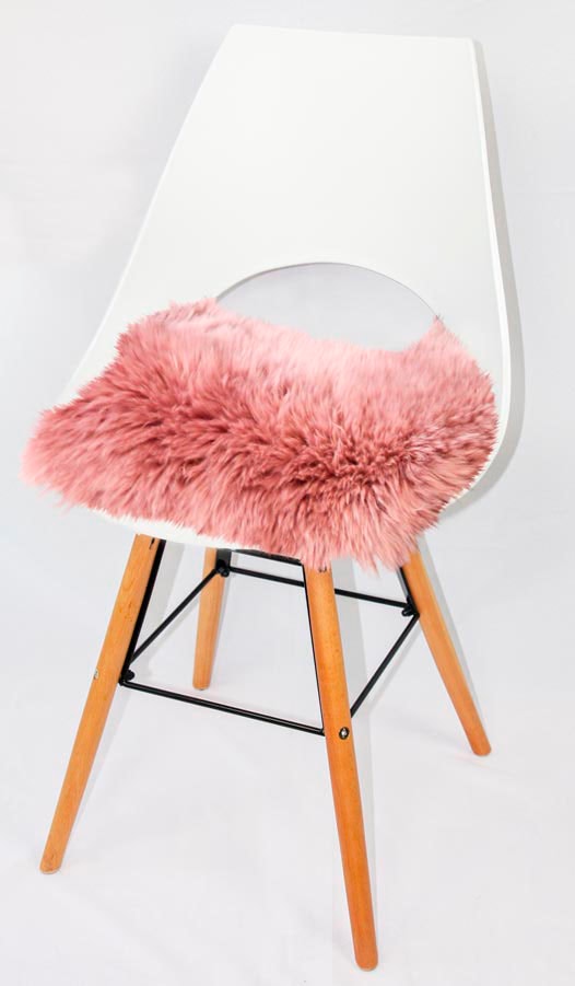 Stuhlkissen HEITMANN FELLE "Lamm, Sitzauflage eckig" Gr. 41, lila (mauve, felloptik unifarben), B:44cm H:5cm L:44cm, Lammfell, Dekokissen_Sitzkissen_Kissenhüllen, 44x44 cm, echtes Lammfell, waschbar, auch als 2er oder 4er Set