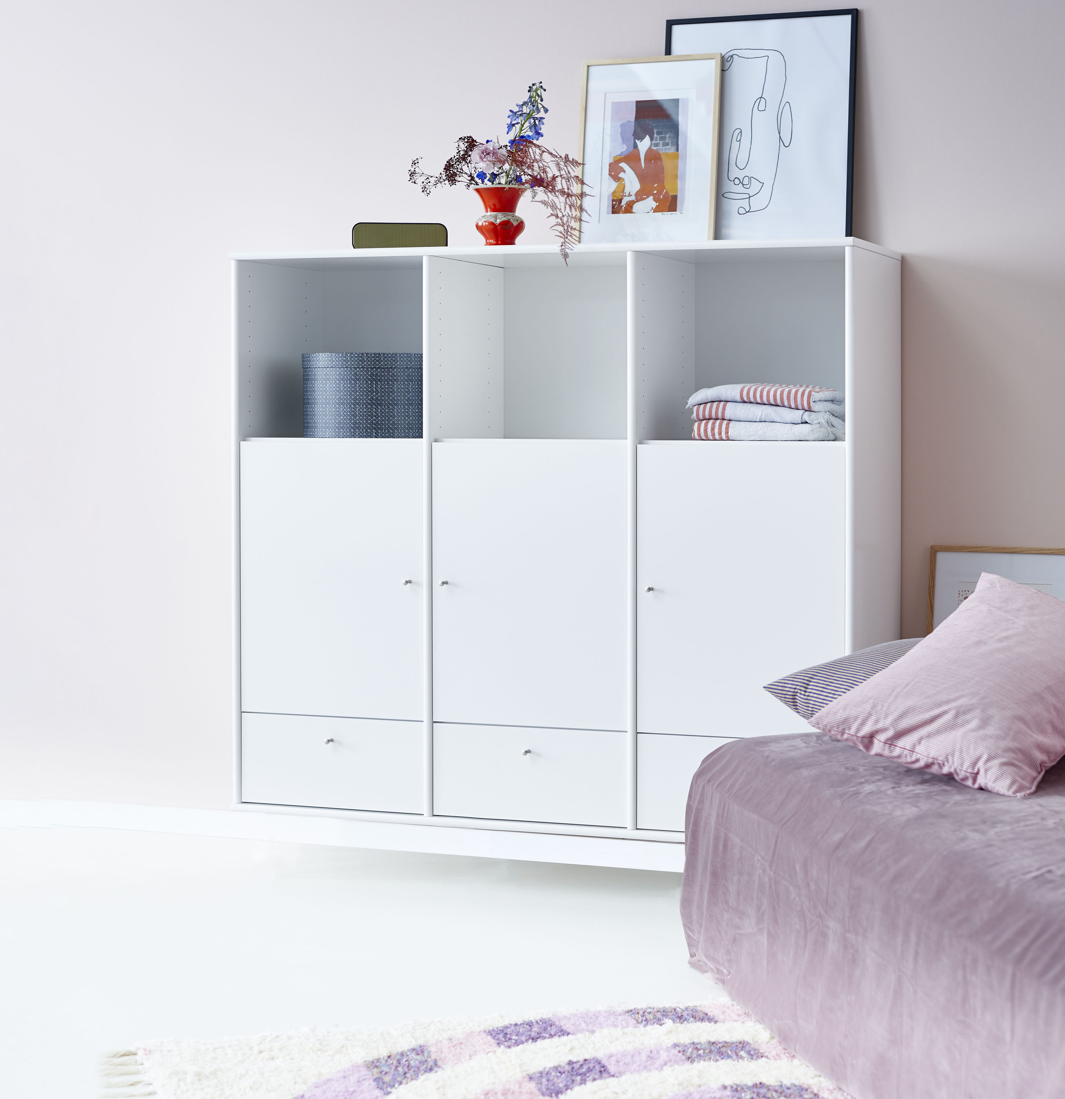 Highboard HAMMEL FURNITURE "Mistral Hochkommode, Hochschrank", weiß, B:133cm H:119,5cm T:42cm, Sideboards, mit Türen und Schubladen, Breite: 133cm, anpassungsbar Designmöbel Image