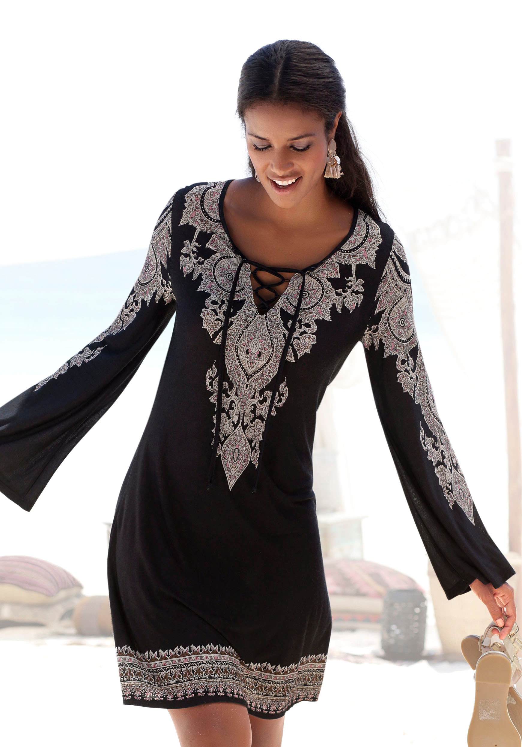 Jerseykleid LASCANA, Damen, Gr. 40, N-Gr, schwarz (schwarz, bedruckt), Jersey, Obermaterial: 100% Viskose, figurumspielend ca. Mitte Oberschenkel, V-Ausschnitt, weit, Kleider, mit Bordürendruck und Schnürung am Ausschnitt, Sommerkleid Image