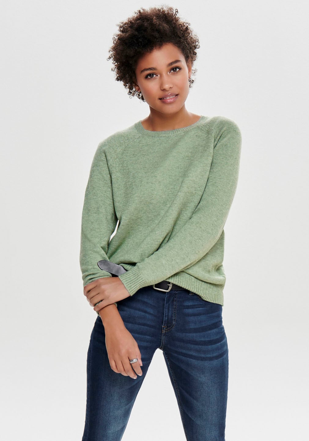 Rundhalspullover ONLY "ONLLESLY KINGS", Damen, Gr. XS, grün (colorot basil melange), Feinstrick, Obermaterial: 50% Viskose, 27% Nylon, 23% Polyester, meliert, figurumspielend normal, Rundhals, Raglanärmel Rippstrickbündchen, Pullover...