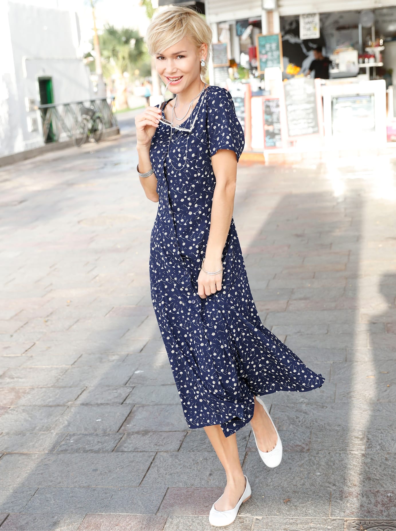 Sommerkleid CLASSIC BASICS "Kleid", Damen, Gr. 24, Kurzgrößen, blau (marine, geblümt), 100% Polyester, geblümt, gemustert, mehrfarbig, wadenlang, Rundhals, Kleider Image
