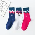 Chaussettes de sport de planche à roulettes pour hommes broderie de lettres blanc rouge bleu