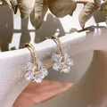Boucles d'oreilles fleur en cristal pour femmes bijoux de mariage cadeaux à la mode nouveau 2024
