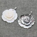 Pendentif en Nacre Naturelle à 3 Couches de Fleur Blanche pour Bijoux Breloque pour Collier