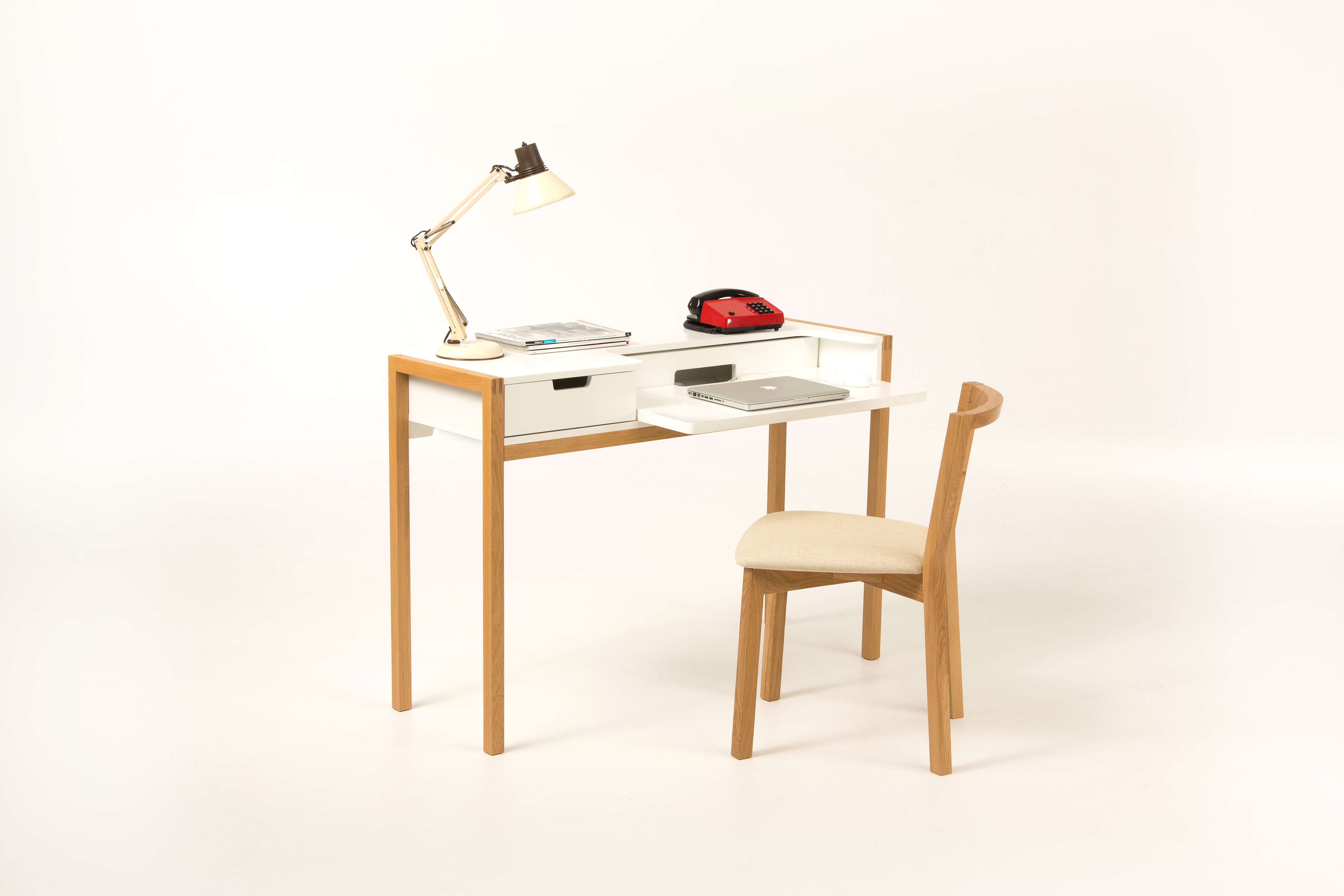 Schreibtisch WOODMAN "Farringdon", braun (weiß, eiche), B:122cm H:84cm T:43cm, Tische, Schreibtisch, skandinavisches Design, Home Office, praktisch ausziehbar, FSC