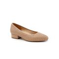 Women's Jade Pump by Trotters in Nude (Size 9 1/2 M)