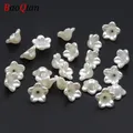 50 pièces Imitation de perles acryliques en forme de fleurs bricolage fabrication de colliers
