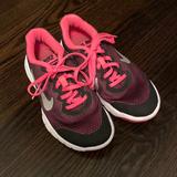 Nike Shoes | Girls Size 5 Nike Black And Pink Shoes, Euc! | Color: Black/Pink | Size: 5g