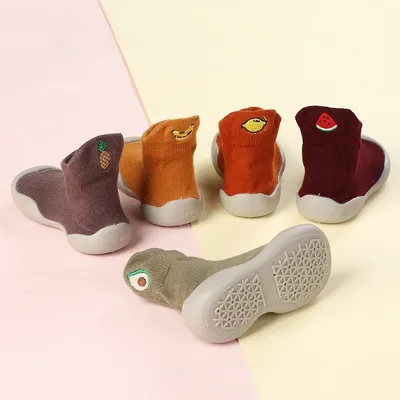 Chaussures antidérapantes pour bébés semelle en caoutchouc souple avec broderie de fruits pour les