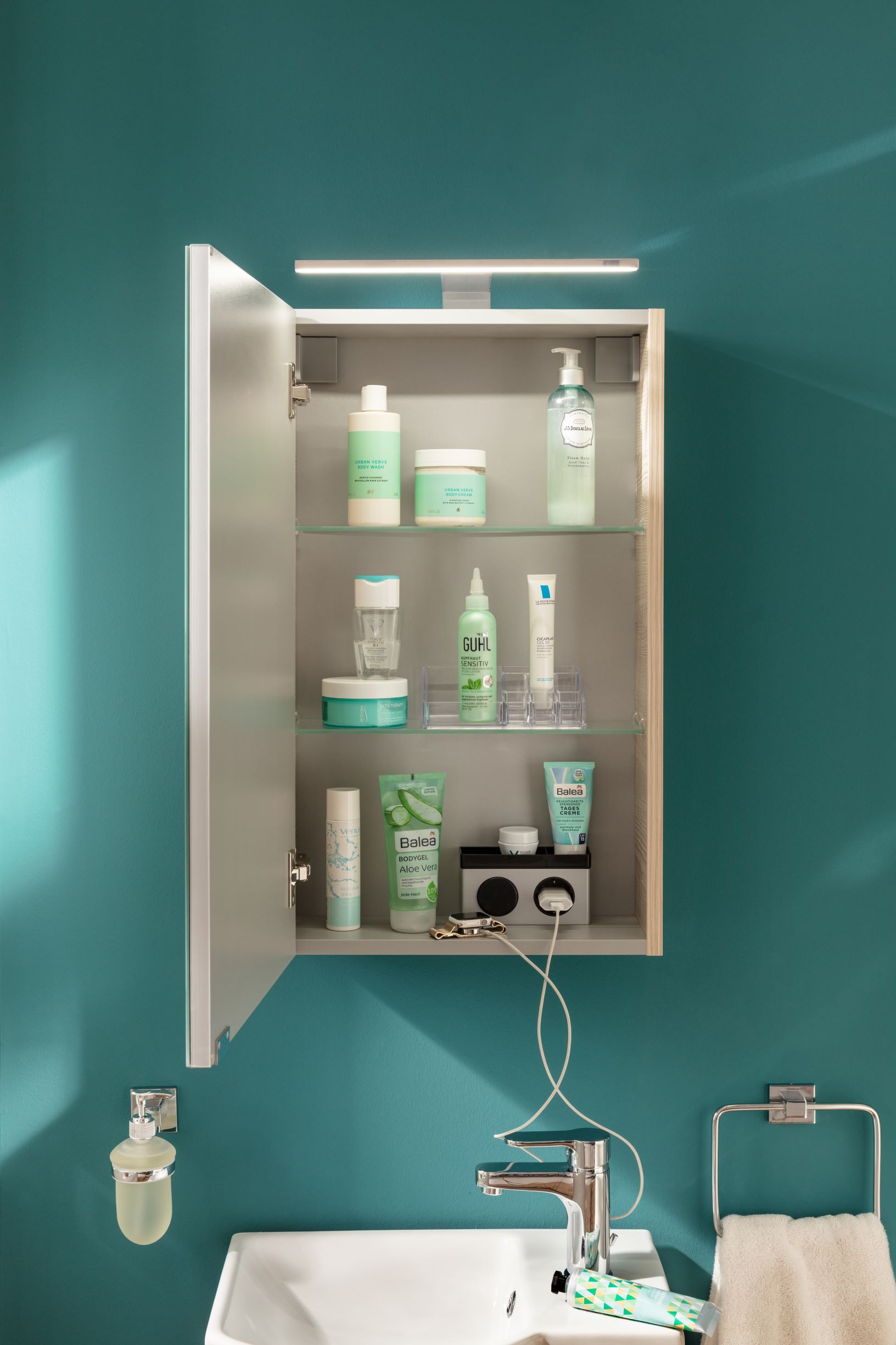 Spiegelschrank FACKELMANN "SBC", braun (alaska esche, hellbraun), B:40cm H:68cm T:15,3cm, Schränke, für das Gästebad, Schalter und Steckdose, Breite 40cm, Anschlag links Image