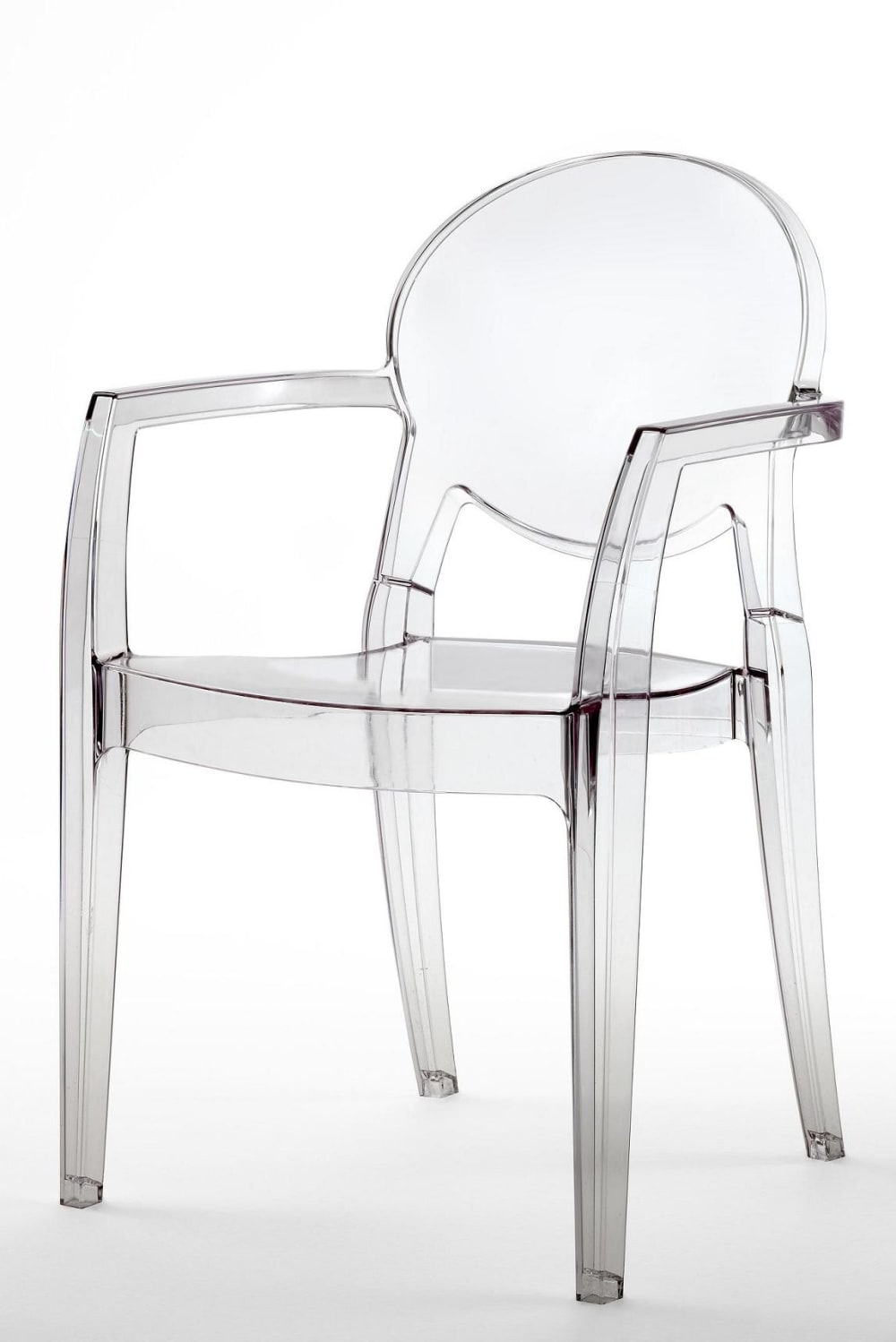 Chaise design en plastique transparent