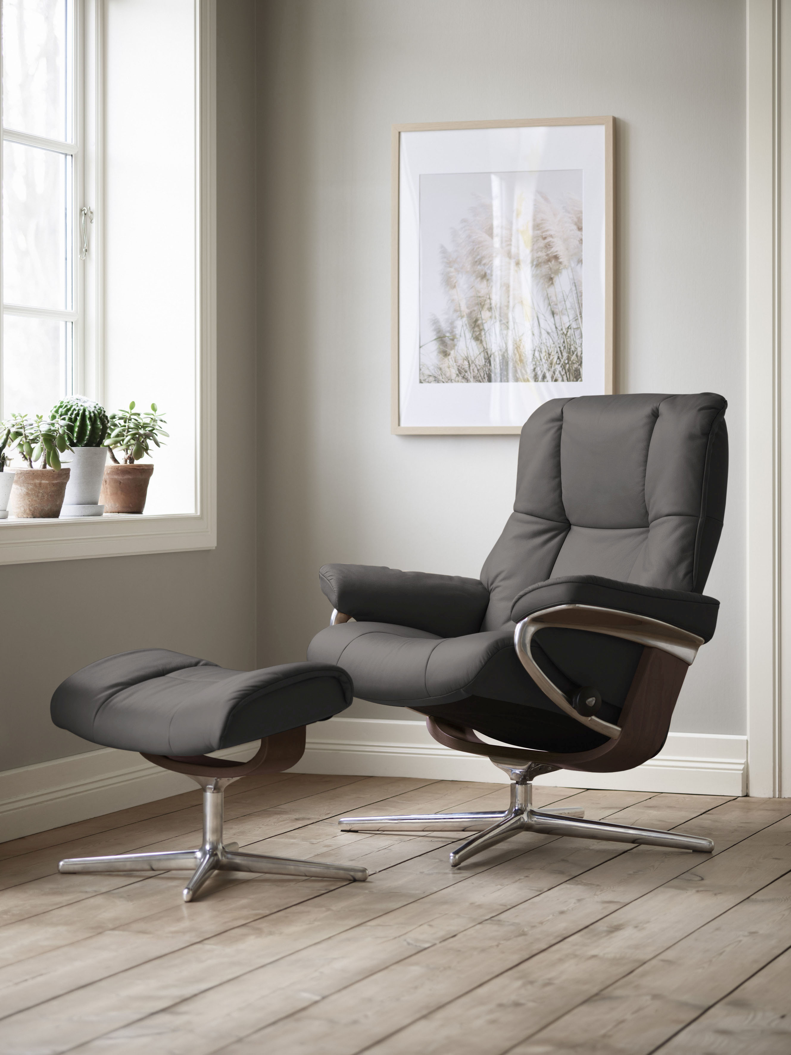 Relaxsessel STRESSLESS "Mayfair", grau (rock paloma), B:83cm H:102cm T:74cm, Leder PALOMA: PALOMA ist ein durchgefärbtes Semianilin-Möbelleder mit natürlicher Narbung., Sessel, Relaxsessel, mit Hocker, mit Cross Base, Größe S, M & L, Holzakzent Braun