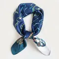 Foulard de plage en soie pour femmes 70x70cm nouveau style châle carré bandana protection