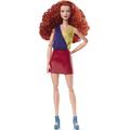 Barbie Looks - Puppe mit roten Locken, Colorblock-Outfit mit Minirock, bewegliche Körperform, für Styling, Posieren und Fotografieren, für Kinder ab 3 Jahren, HJW80