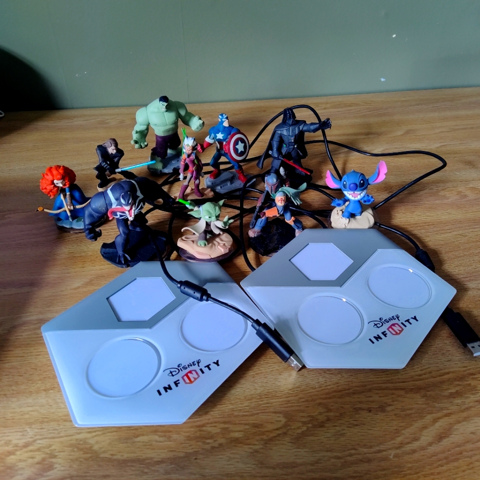Disney Video Games & Consoles | Disney Infinity Game For Xbox Characters & Play Platform Only Hulk Venom Stitch | Color: Gray | Size: Os