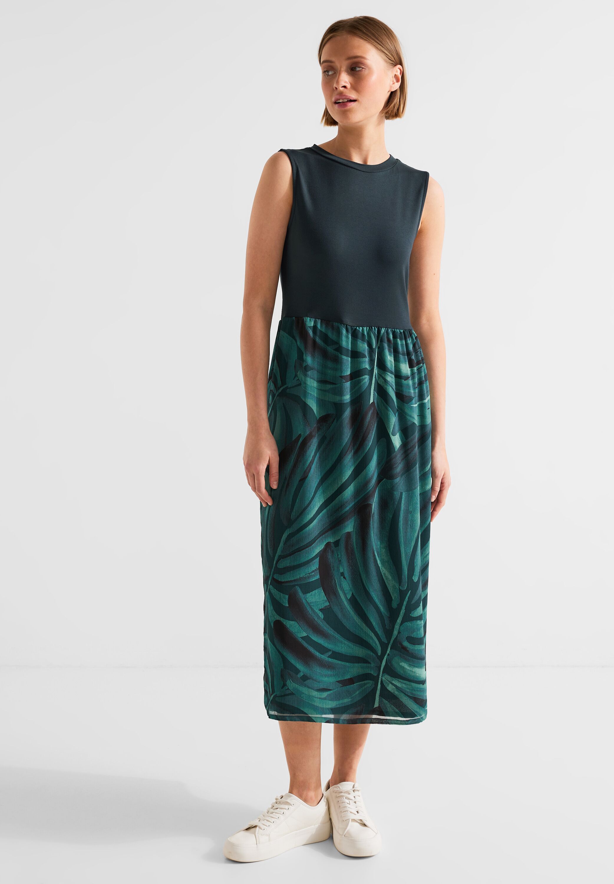 Sommerkleid STREET ONE Gr. 44, EURO-Größen, grün (cool vintage green) Damen Kleider Freizeitkleider mit Rundhalsausschnitt