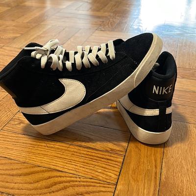 Nike Shoes | Nike Womens Blazer Mid ‘77 Shoes | Color: Black/White | Size: 7.5