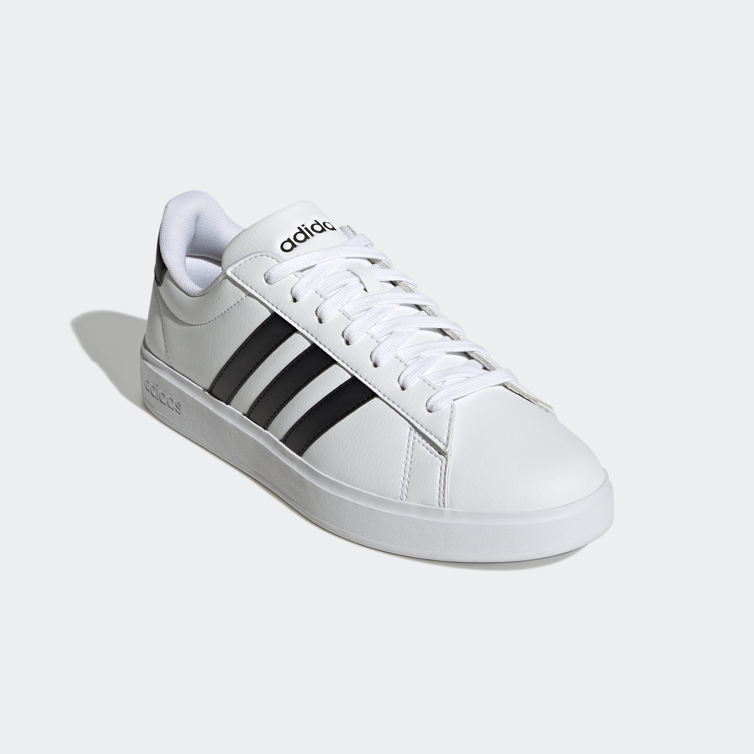 Sneaker ADIDAS SPORTSWEAR "GRAND COURT CLOUDFOAM COMFORT", Herren, Gr. 41, schwarz-weiß (cloud weiß, core schwarz, cloud weiß), Synthetik, Schuhe Sneaker, Design auf den Spuren des adidas Superstar