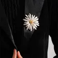 Huanzhi neue elegante Vintage Metall Pflanze Blumen Gänseblümchen Brosche für Frauen und Mann Kragen