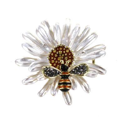 Daisy Brooch With Bee Detail