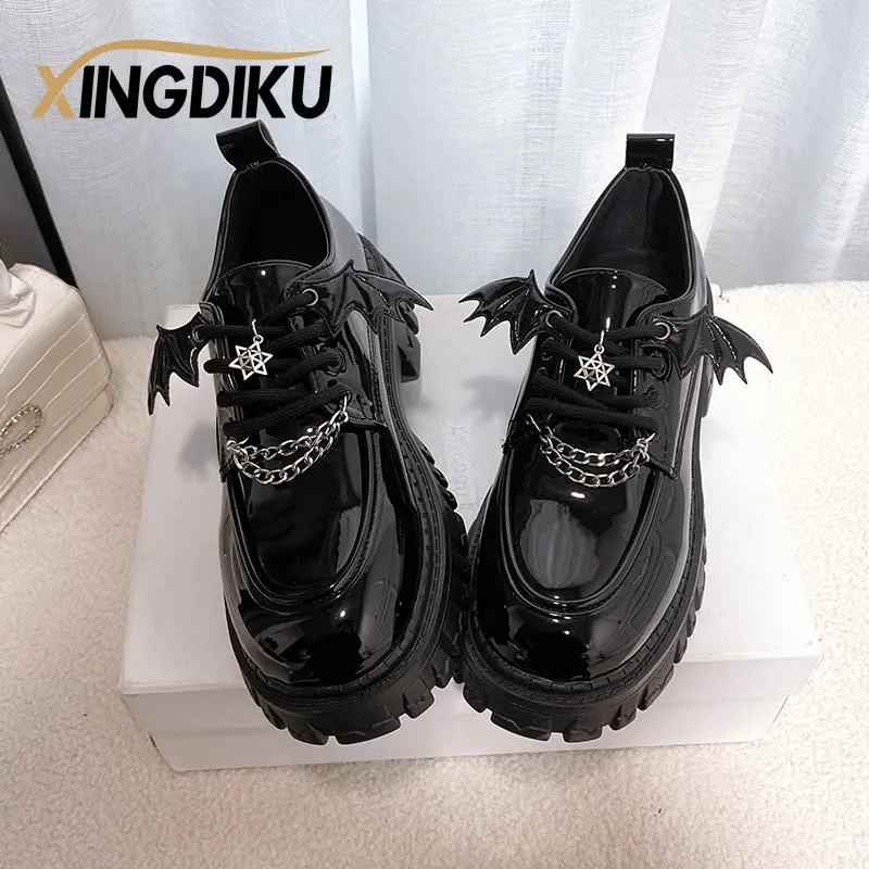 Punk Wind Mode Einzelnen Schuhe Herbst Neue Teufel Fledermaus Flügel Gothic frauen Schuhe Dicken Boden Wasserdichte Plattform Metall Kette