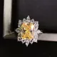 Huitan Platz Gelb CZ Stein Luxus frauen Ring für Abend Party Elegante Dame Finger-ringe Jahrestag