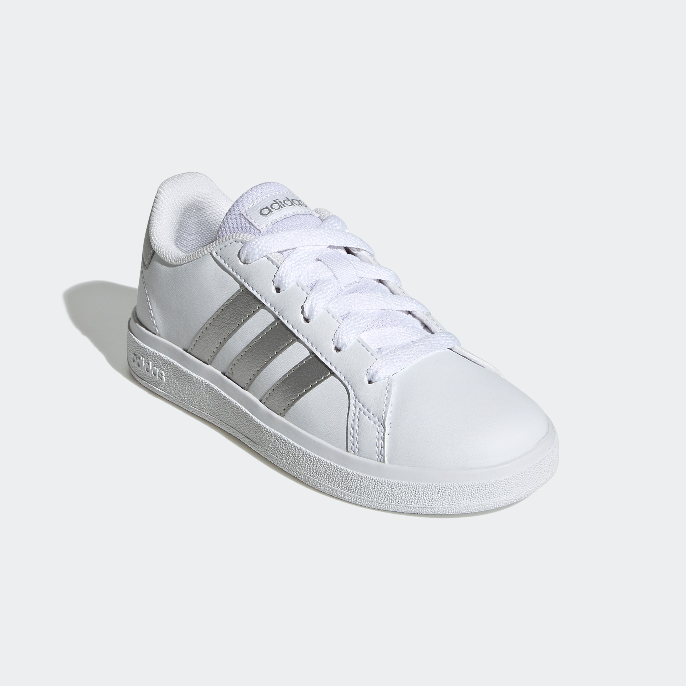 Sneaker ADIDAS SPORTSWEAR "GRAND COURT LIFESTYLE TENNIS LACE-UP", Mädchen, Gr. 35, weiß (cloud weiß, matte silber, matte silber), Synthetik, Textil, Schuhe Sneaker, Design auf den Spuren des adidas Superstar, für Kinder