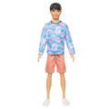 Barbie Fashionistas Ken-Puppe Nr. 219 mit schlankem Körper und abnehmbarem gemusterten Langarmhemd in rosa und blau sowie rosa Shorts, HRH24