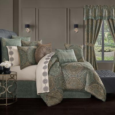 J. Queen New York Dorset California Comforter Set.