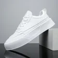 Scarpe bianche da uomo Sneakers Casual in pelle 2023 scarpe con plateau di tendenza scarpe comode