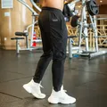 Pantaloni Fitness da uomo pantaloni sportivi da uomo ad asciugatura rapida traspirante ed elastico