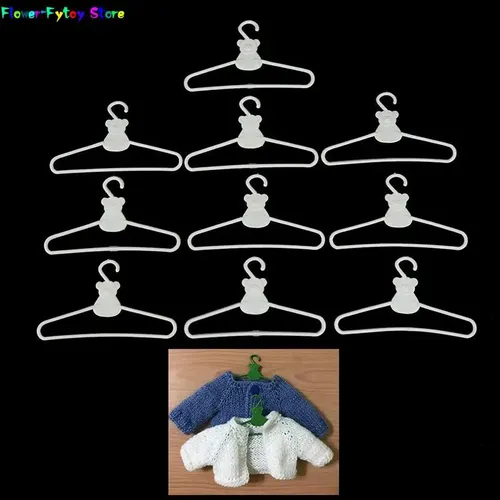 10 Teile/los Mini Nette Kunststoff Kleiderbügel Mantel Kleid Puppen Zubehör für Puppe Kleiderschrank