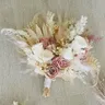 Pampa erba stile bohémien Bouquet da sposa che tiene fiori damigella d'onore che tiene la rosa