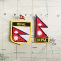 NEPAL bandiera nazionale ricamo patch distintivo scudo e forma quadrata Pin un Set sulla decorazione