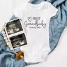 Erste Grandbaby Ankunft 2023 Baby Ankündigung Body Overall Schwangerschaft Ankündigung für