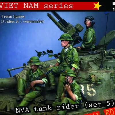 Modellbausätze aus Druckgussharz im Maßstab 1:35, NVA-Panzerfahrer und Kommandant, 4 Figuren (kein Panzer), unmontiert, unbemalt 357 Image
