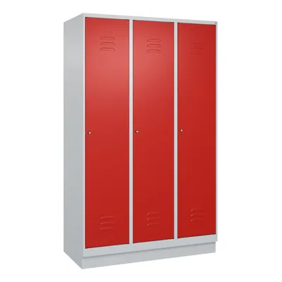 C+P Spind Classic PLUS, Sockel, 3 Abteile, HxBxT 195x120x50cm, Zylinderschloss, Hellgrau/Rot von PROREGAL Image