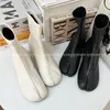 Ippeum Split Toe Stiefel Größe 44 schwarze Frauen Knöchel Chunky Heel Leder Soft Design Mode Schuhe